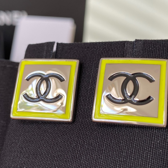 2021B CHANEL YELLOW RUNWAY SQUARE EARRINGS! - Picture 8 of 13